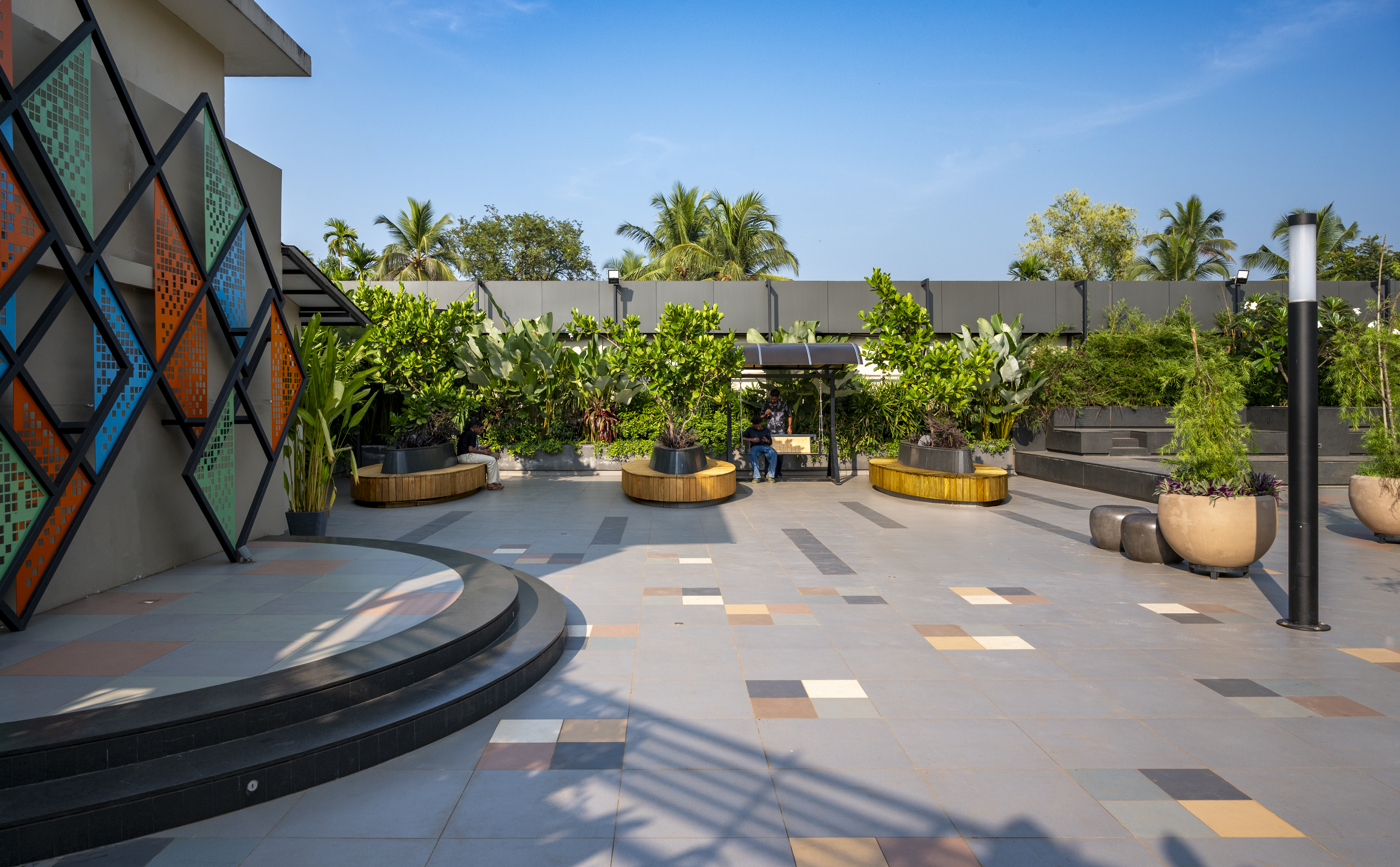 Multi-functional landscape zones